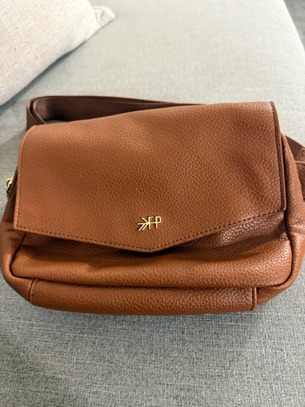Freshly Picked Classic Crossbody multi purpose Bag - Picture 3 of 12